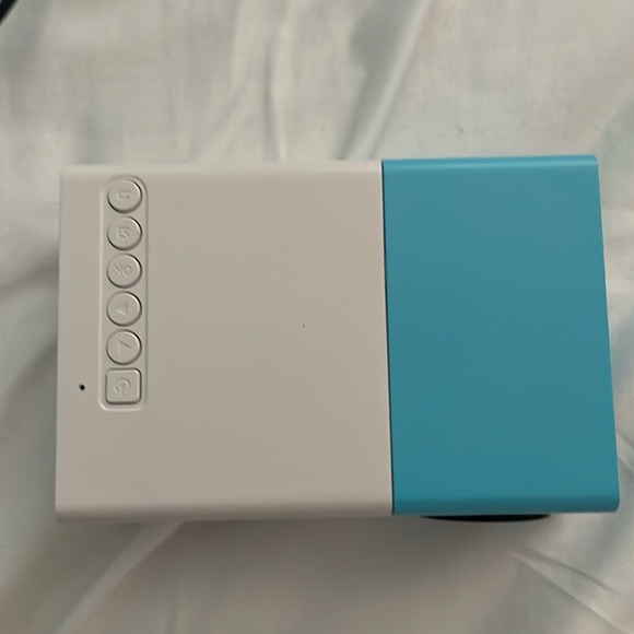 Projecter - Picture 2 of 6